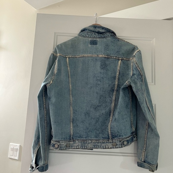 American Eagle Distressed Jean Jacket - Picture 2 of 5